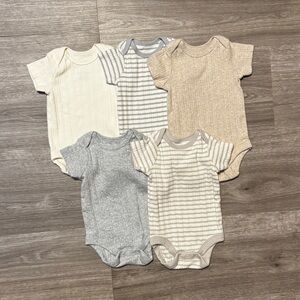 Newborn Neutral Onesie Bundle